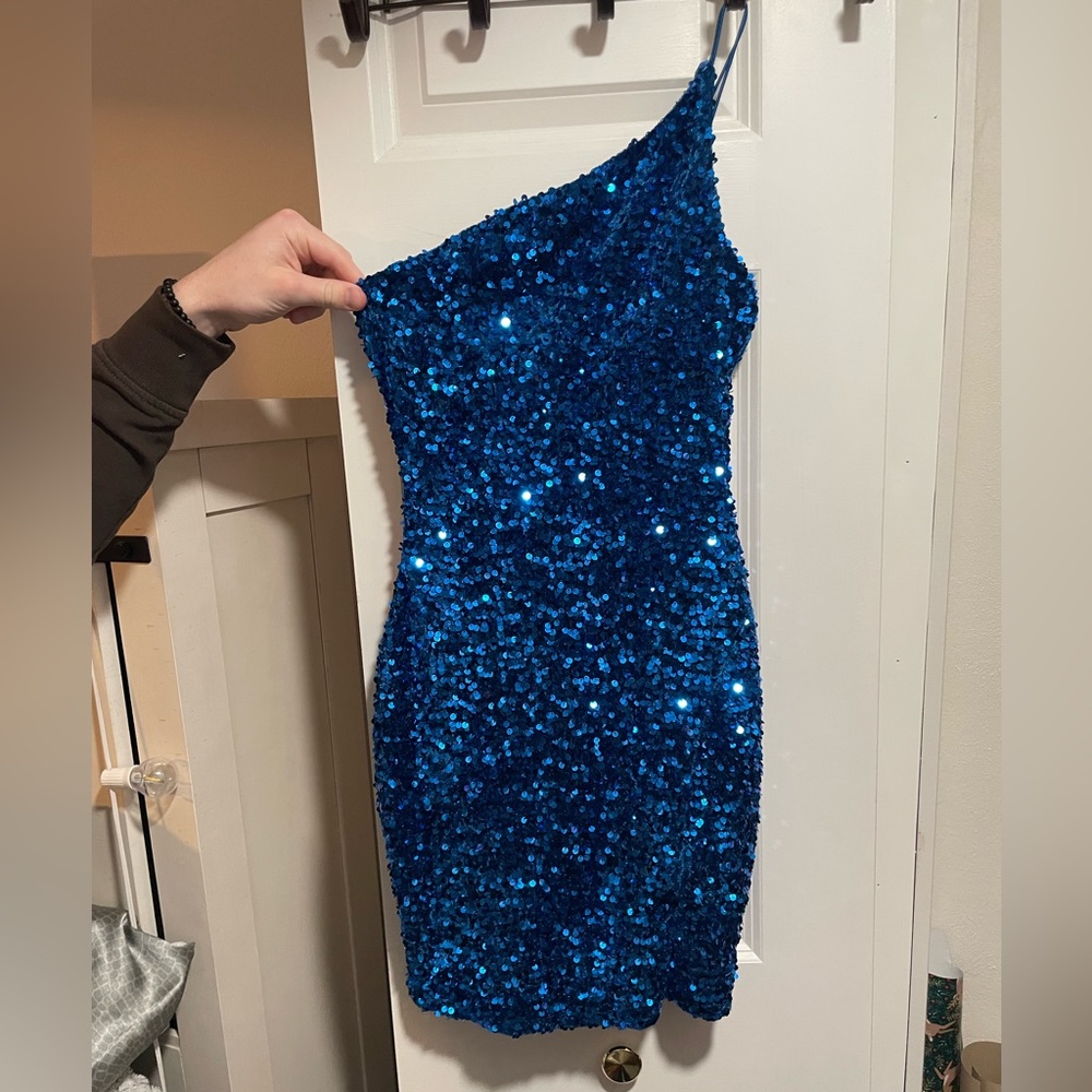 Size S, could also fit a XS